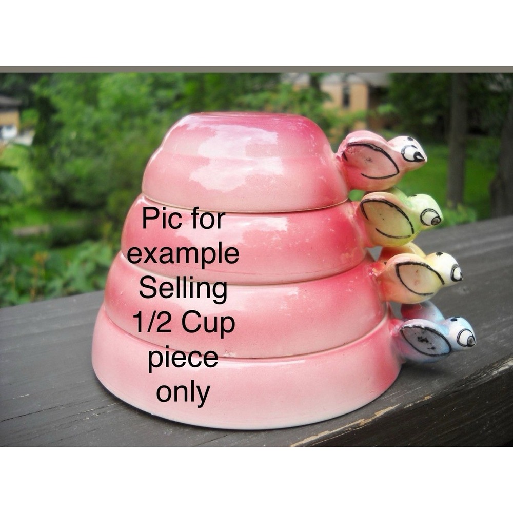 Vintage MCM Menschik Goldman Beehive Bees PINK Measuring Cups Mid Century, 1/2 C